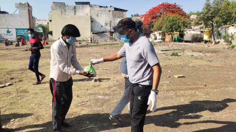 Manoj Parmar is emerging as the Angel of the needy people of Indore.